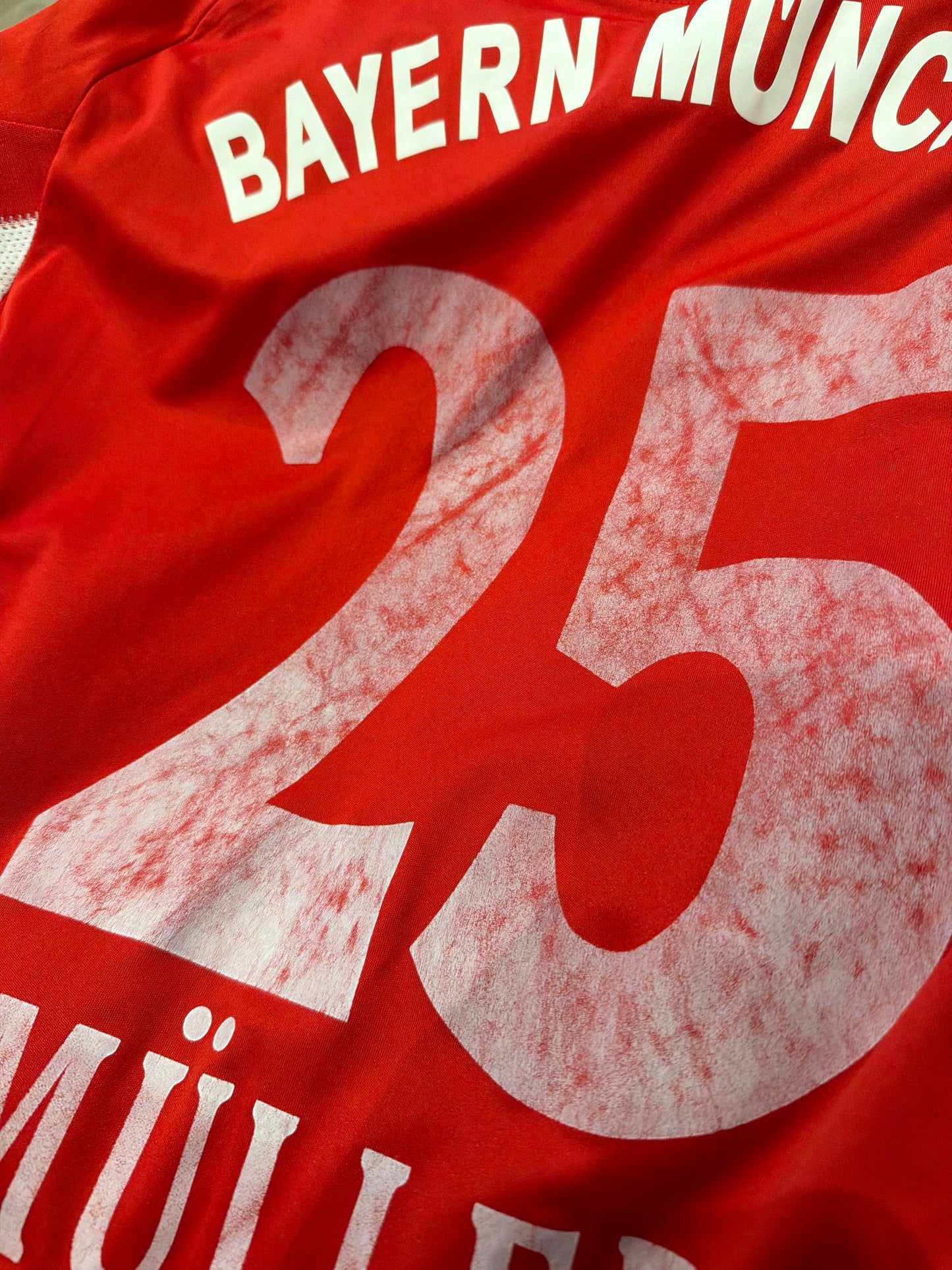 Bayern Müller 2010-11 Heim (L)