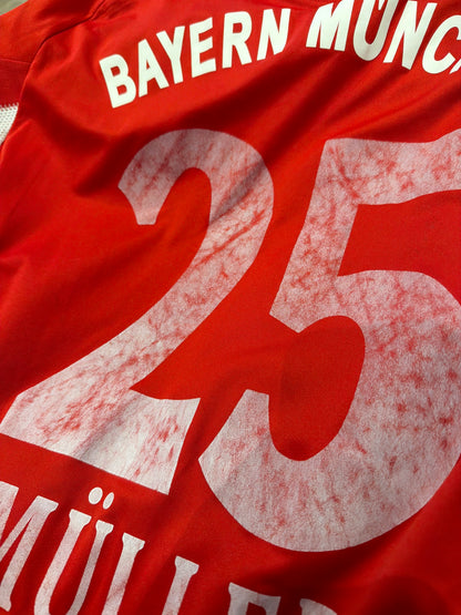 Bayern Müller 2010-11 Heim (L)
