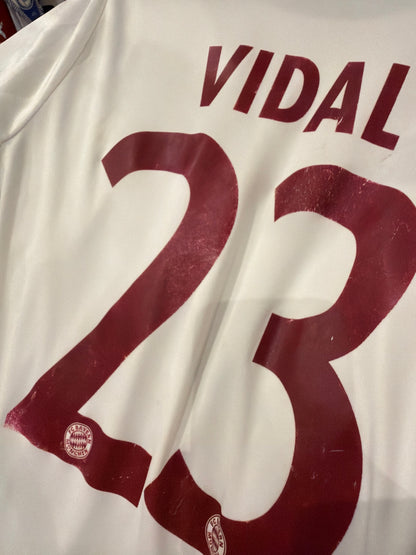Bayern Vidal 2016-17 Ausweich (S)