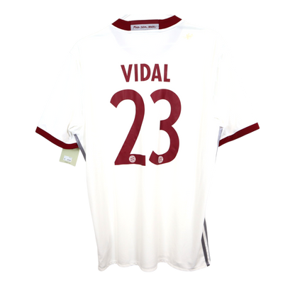 Bayern Vidal 2016-17 Ausweich (L)