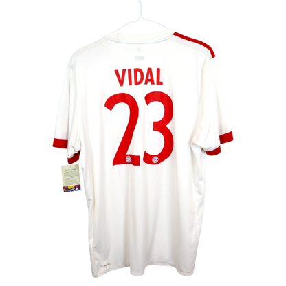 Bayern Vidal 2017-18 Ausweich (L)